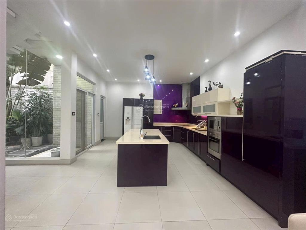 Ciputra cho thuê biệt thự  dt 150m hướng mặt giá tốt   0986 436 ***