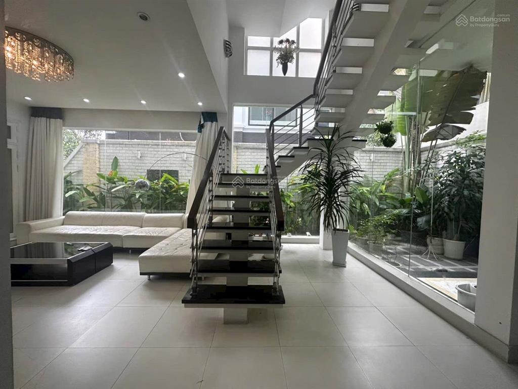 Ciputra cho thuê biệt thự  dt 150m hướng mặt giá tốt   0986 436 ***