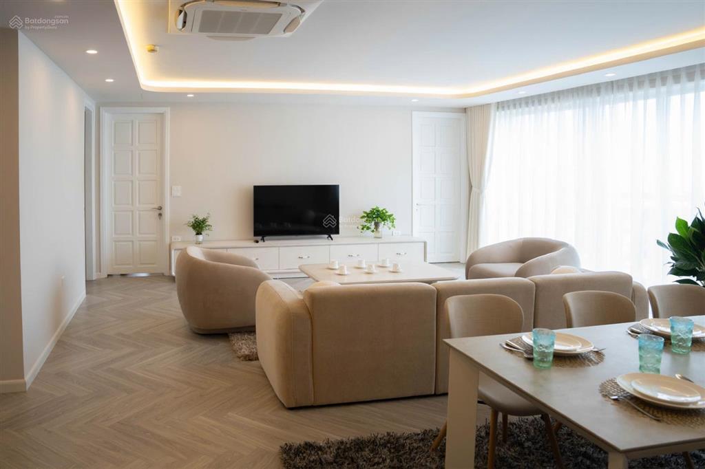 Căn chung cư tòa e ciputra tây hồ dt 154m 3pn 2wc view nội khu công viên rất đẹp