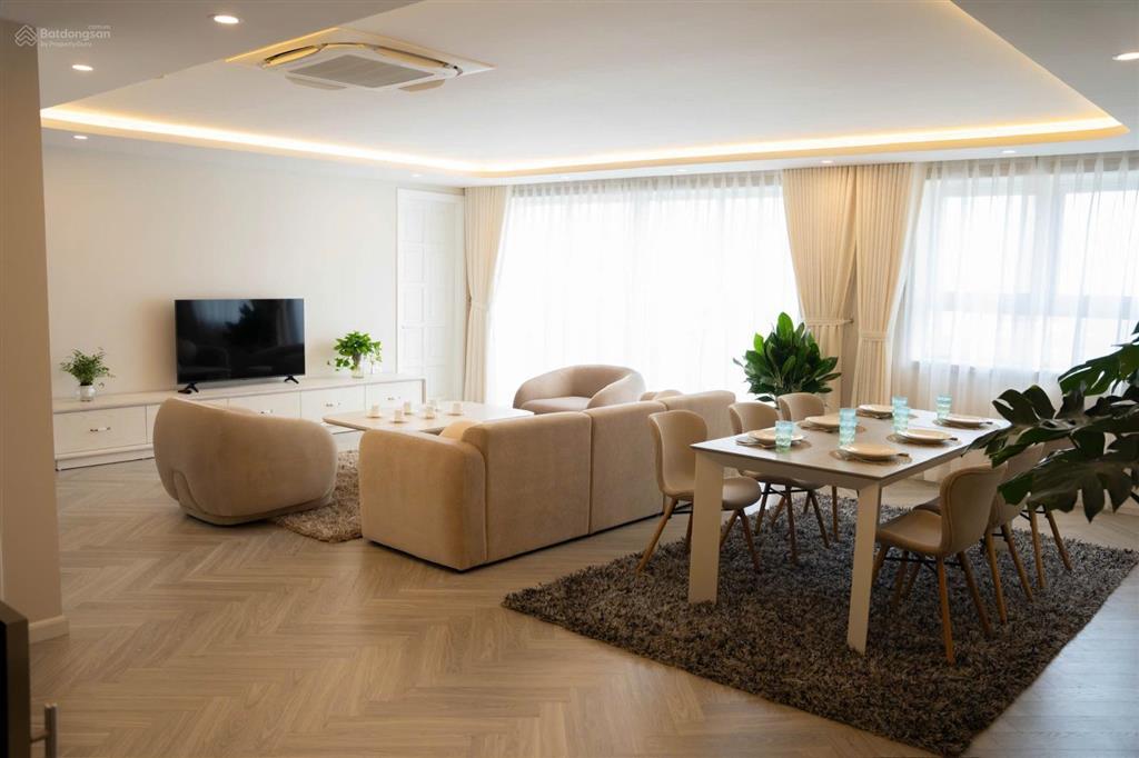 Căn chung cư tòa e ciputra tây hồ dt 154m 3pn 2wc view nội khu công viên rất đẹp
