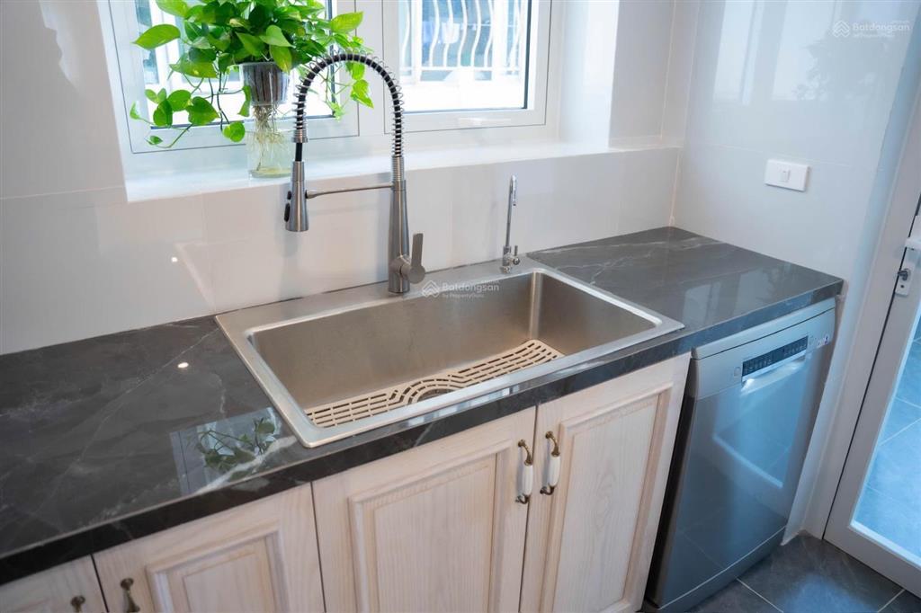 Chung cư g2g3 ciputra view đẹp  dt 150m 3pn, 2wc full nội thất giá chỉ 16 tỷ