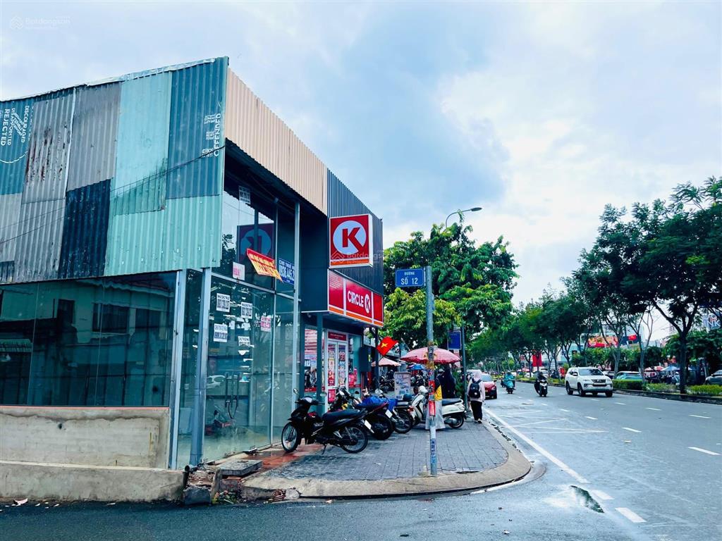 Giá thuê 60 triệu/tháng, đất trống 440m2 ngay đường số 12 trần não quận 2 dt 20x24m