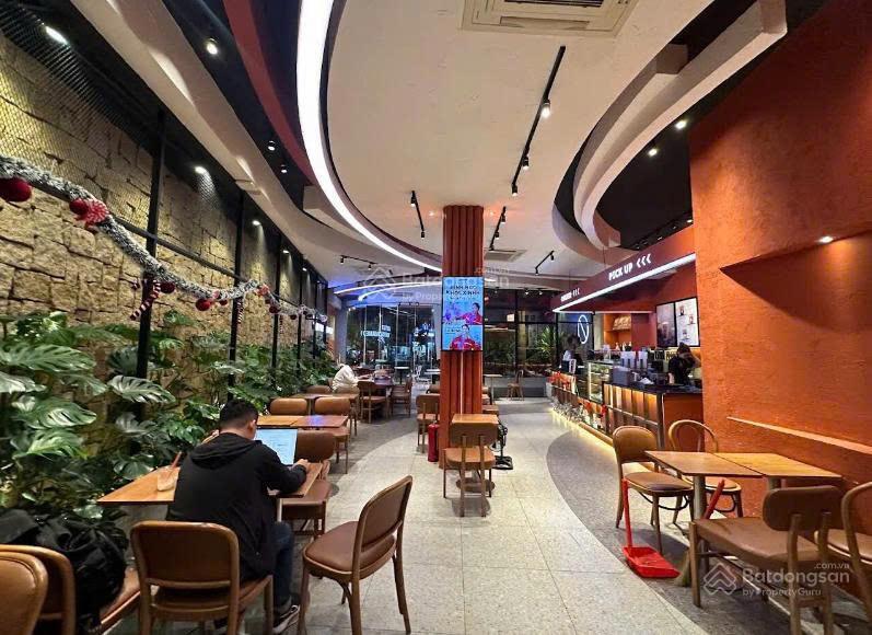 Cho thuê nhà mặt tiền 35 bà huyện thanh quan, quận 3 diện tích 10 x 27m
