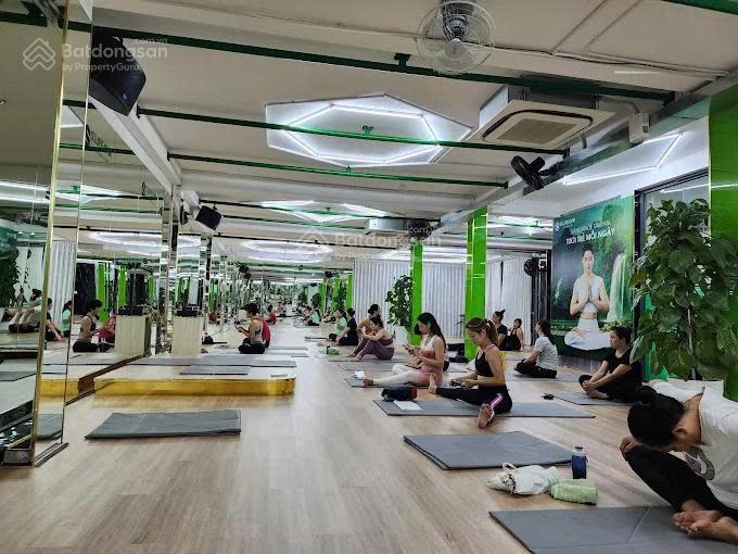 Cho thuê tòa nhà 2 mặt tiền sư vạn hạnh, quận 10