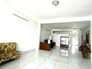 Toà nhà mặt tiền 5 tầng  thang máy ngay tl10  với tên lửa  dt 280m  ngang lớn 10m 