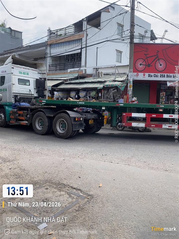 Nhà xưởng mặt tiền  dt 1710m  đường xe công  ra vào  gần ql1a  khu công nghiệp