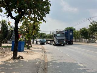 Nhà xưởng mặt tiền  dt 1710m  đường xe công  ra vào  gần ql1a  khu công nghiệp