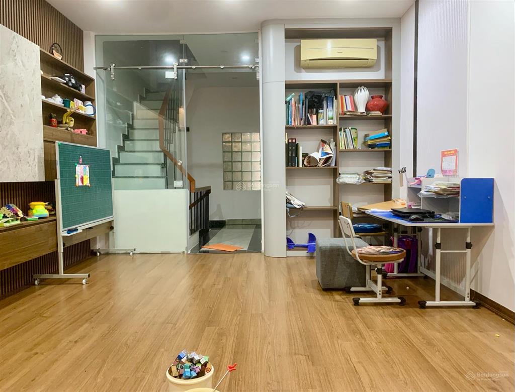Chủ nhà chuyển về quê cần bán gấp nhà vũ trọng phụng, quan nhân dt 40m, 7 tầng, giá 11,5 tỷ