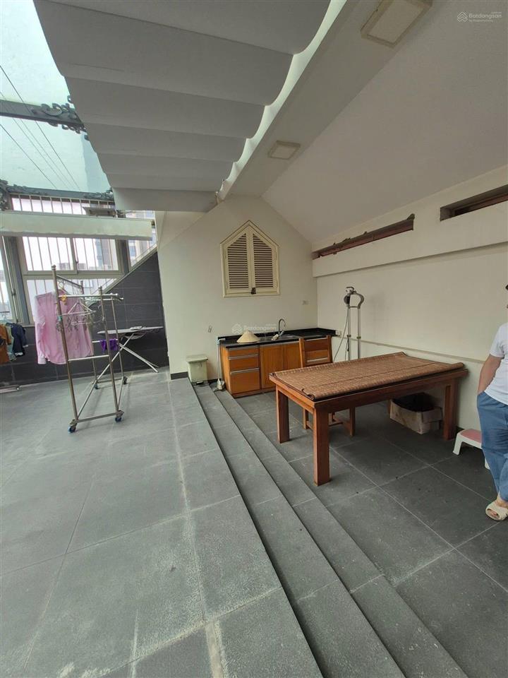 * siêu vip bán gấp biệt thự vườn đào  dt240m ,6 tầng có thang máy , giá chỉ 145 tỷ .