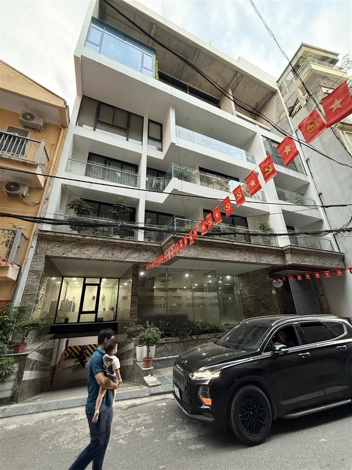 Chủ ngập bank cần bán gấp giá hợp lý, tòa nhà vp tây hồ dt 288m2, 8 tầng, mặt tiền 16m, giá 148 tỷ