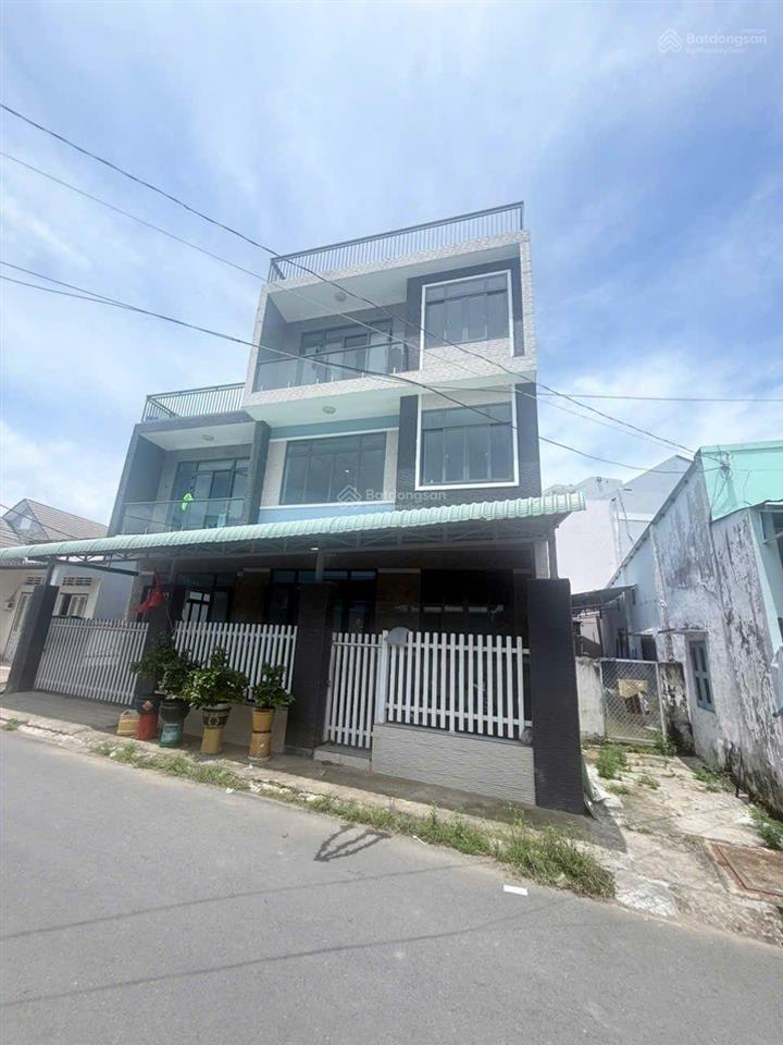 Giảm 30% giá trị nhà chỉ còn nhỉnh 4 tỷ  nhà 3 tầng man thiện tặng lại full nội thất