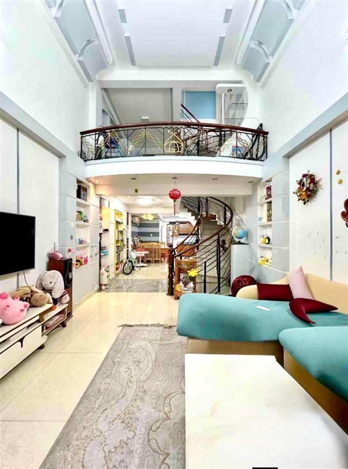 Tặng lại tất cả nội thất chỉ nhỉnh 4 tỷ  nhà 4 tầng gần lê văn việt và man thiện