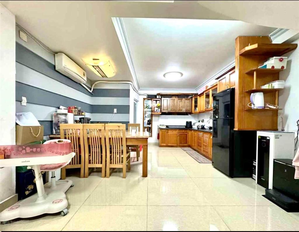 Tặng lại tất cả nội thất chỉ nhỉnh 4 tỷ  nhà 4 tầng gần lê văn việt và man thiện
