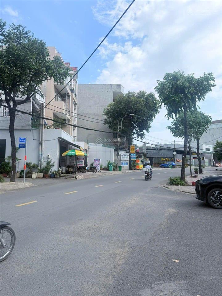 Tặng lại tất cả nội thất chỉ nhỉnh 4 tỷ  nhà 4 tầng gần lê văn việt và man thiện