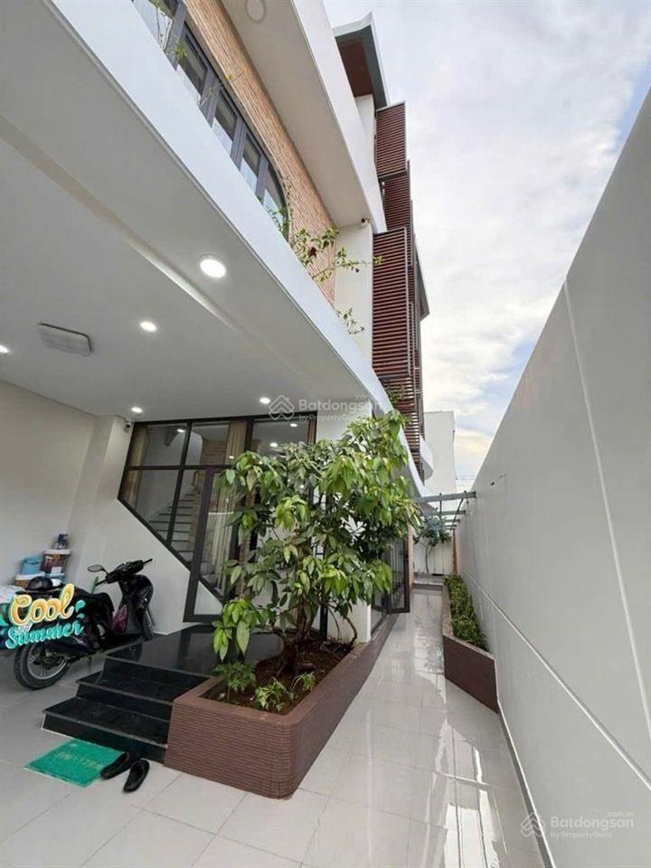 Siêu phẩm 3 tầng góc 2 mặt tiền đường phường linh chiểu tp thủ đức, dt 94m ngang 6,6m dài 19m