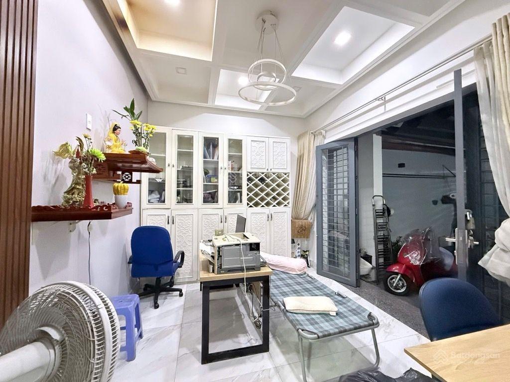 Nhà 2 tầng vị trí vip + dt lớn 140m ngang 10m dài 14m full thổ, đường xe tải cách tô ngọc vân 30m