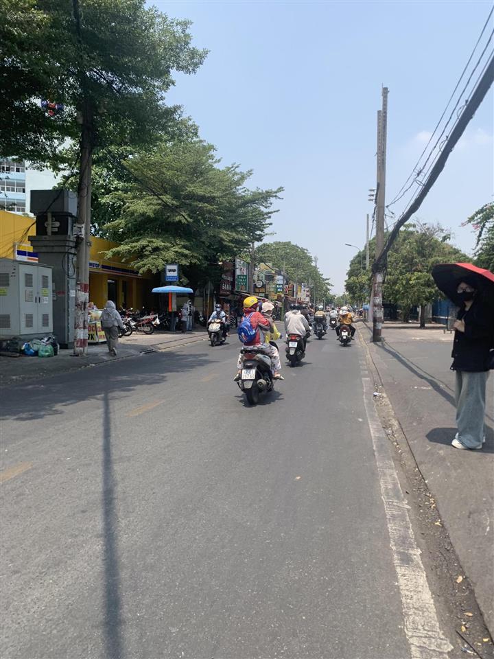 Hot hot bán nhà mặt tiền kinh doanh đường hoàng diệu 2 ngay đại học ngân hàng