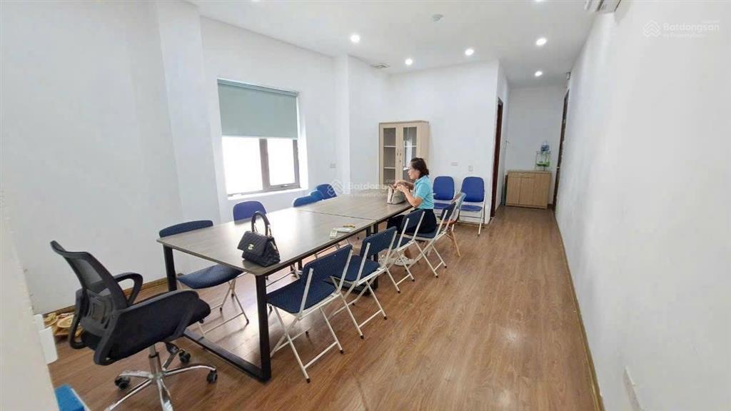 Cho thuê văn phòng chuyên nghiệp dt 50m2 giá 8 triệu phố xuân thủy  trần quốc vượng  cầu giấy