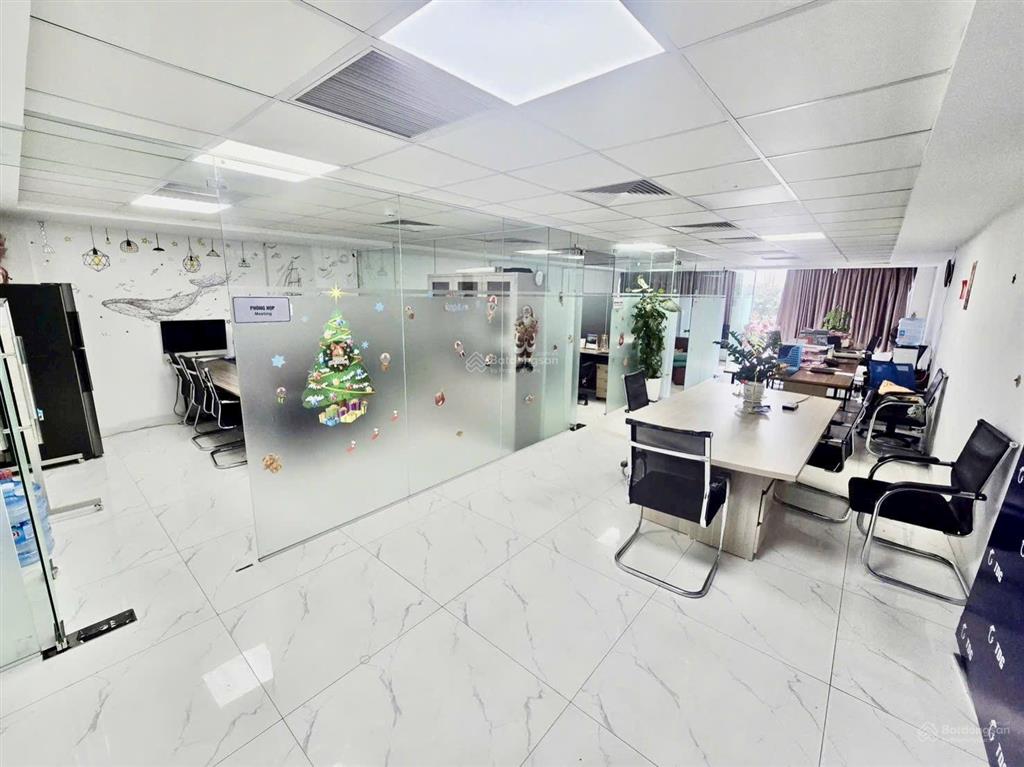 Cho thuê văn phòng view kính siêu đẹp dt 100m2 giá 15.5 triệu mặt đường giải phóng  hoàng mai