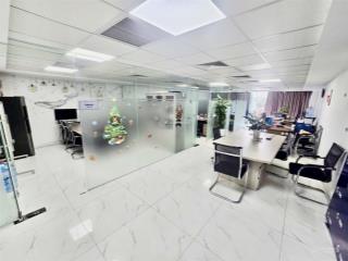 Cho thuê văn phòng view kính siêu đẹp dt 100m2 giá 15.5 triệu mặt đường giải phóng  hoàng mai