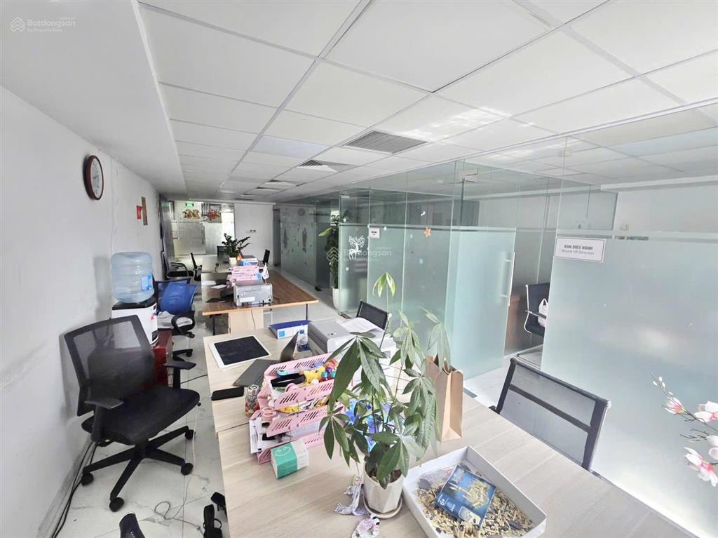 Cho thuê văn phòng view kính siêu đẹp dt 100m2 giá 15.5 triệu mặt đường giải phóng  hoàng mai