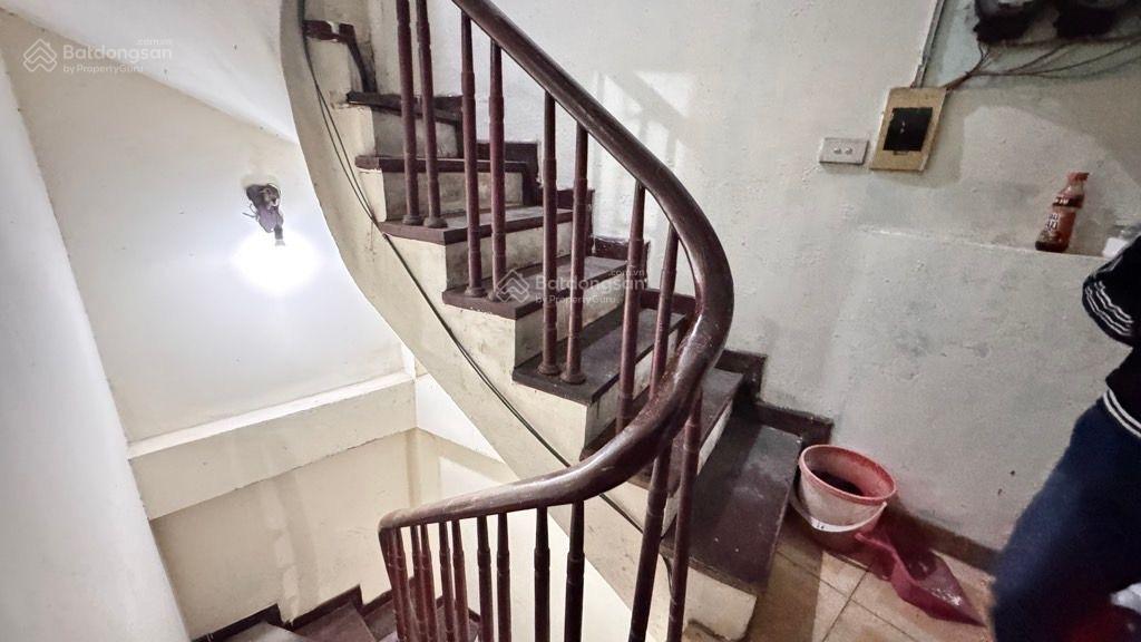 Bán nhà nguyễn khang 5t 8 ngủ ngõ nông. dân xây kcbt chắc chắn. chủ mới sơn lại ở luôn