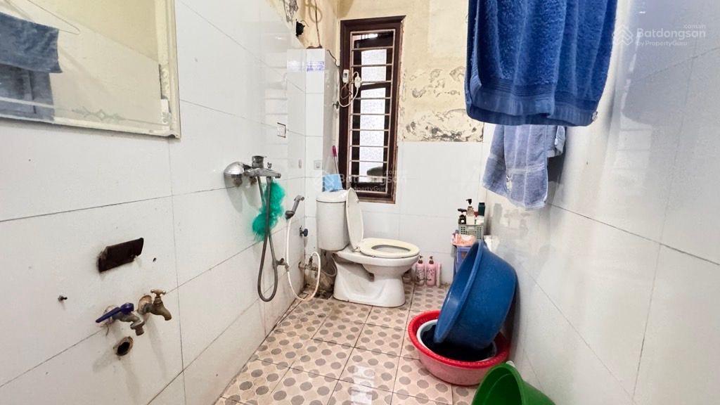 Bán nhà nguyễn khang 5t 8 ngủ ngõ nông. dân xây kcbt chắc chắn. chủ mới sơn lại ở luôn