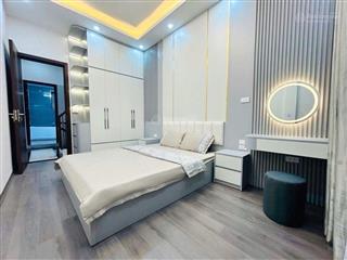 Nhà mới yên hoà ở ngay 32m2. full nt 4pn. ngõ ô tô 20m ra mặt phố. khu p/lô cán bộ.