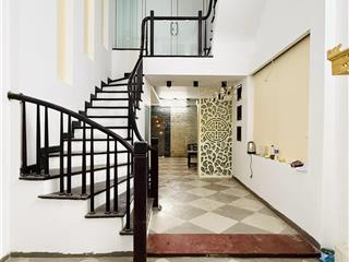 Cc mình cho thuê cả nhà mặt ngõ 43 trung kính.9pnkk. ngõ thông, kd mọi loại hình kể cả chdv.