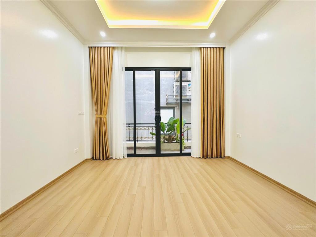 Chính chủ bán nhà riêng trung kính. 32m2 x 5t x mt 8m vuông hậu 9m. qh 2.5 chỉ 20m ra thẳng mặt phố