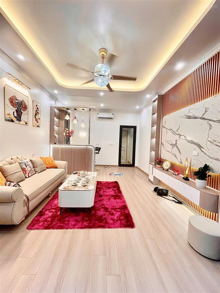 Chính chủ bán nhà riêng trung kính. 32m2 x 5t x mt 8m vuông hậu 9m. qh 2.5 chỉ 20m ra thẳng mặt phố