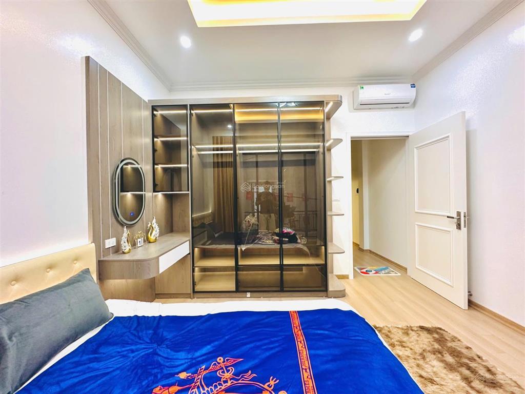 Chính chủ bán nhà riêng trung kính. 32m2 x 5t x mt 8m vuông hậu 9m. qh 2.5 chỉ 20m ra thẳng mặt phố