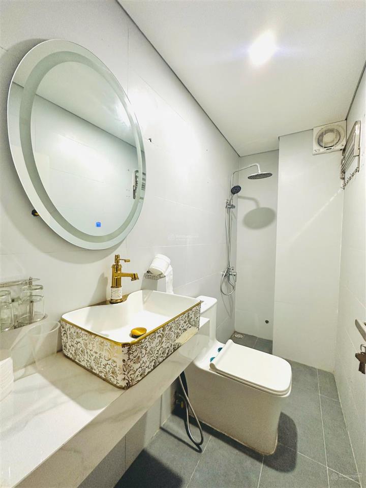 Chính chủ bán nhà riêng trung kính. 32m2 x 5t x mt 8m vuông hậu 9m. qh 2.5 chỉ 20m ra thẳng mặt phố