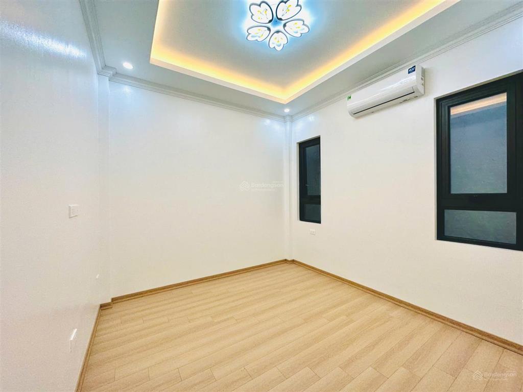 Chính chủ bán nhà riêng trung kính. 32m2 x 5t x mt 8m vuông hậu 9m. qh 2.5 chỉ 20m ra thẳng mặt phố