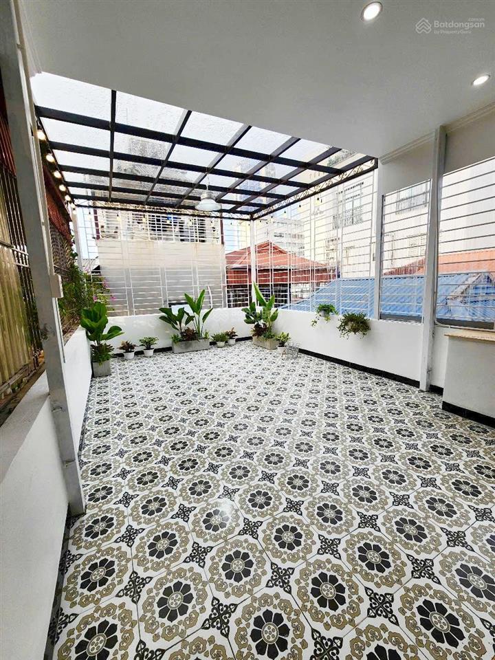 Chính chủ bán nhà riêng trung kính. 32m2 x 5t x mt 8m vuông hậu 9m. qh 2.5 chỉ 20m ra thẳng mặt phố