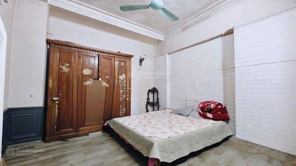 Bán gấp nhà riêng tại trần duy hưng, 13 tỷ, 40m2x5t ô tô 5tạ qua nhà, hàng hiếm