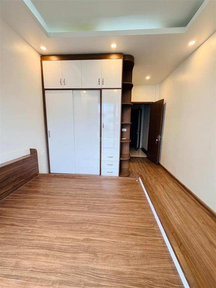 Bán nhanh nhà dân xây gần hồ điều hoà long biên, 4 tầng, ô tô 7 chỗ đỗ cửa, nhỉnh 7 tỷ