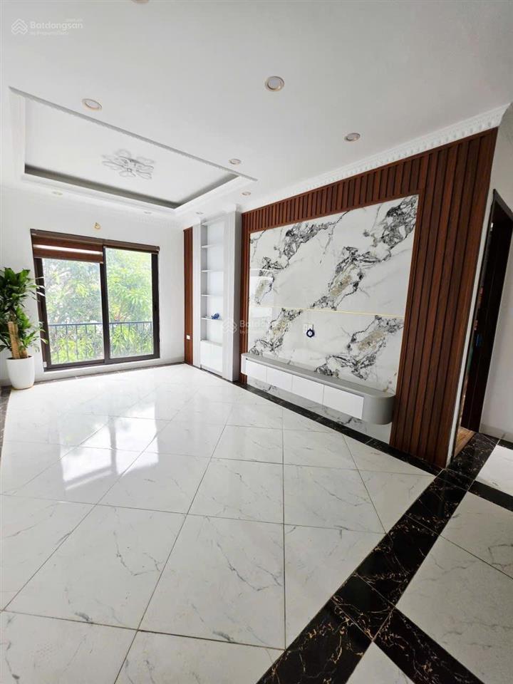 Giá tốt. thang máy. bán nhanh nhà 06 tầng long biên, 50m, nhỉnh 8 tỷ, ô tô đỗ cửa