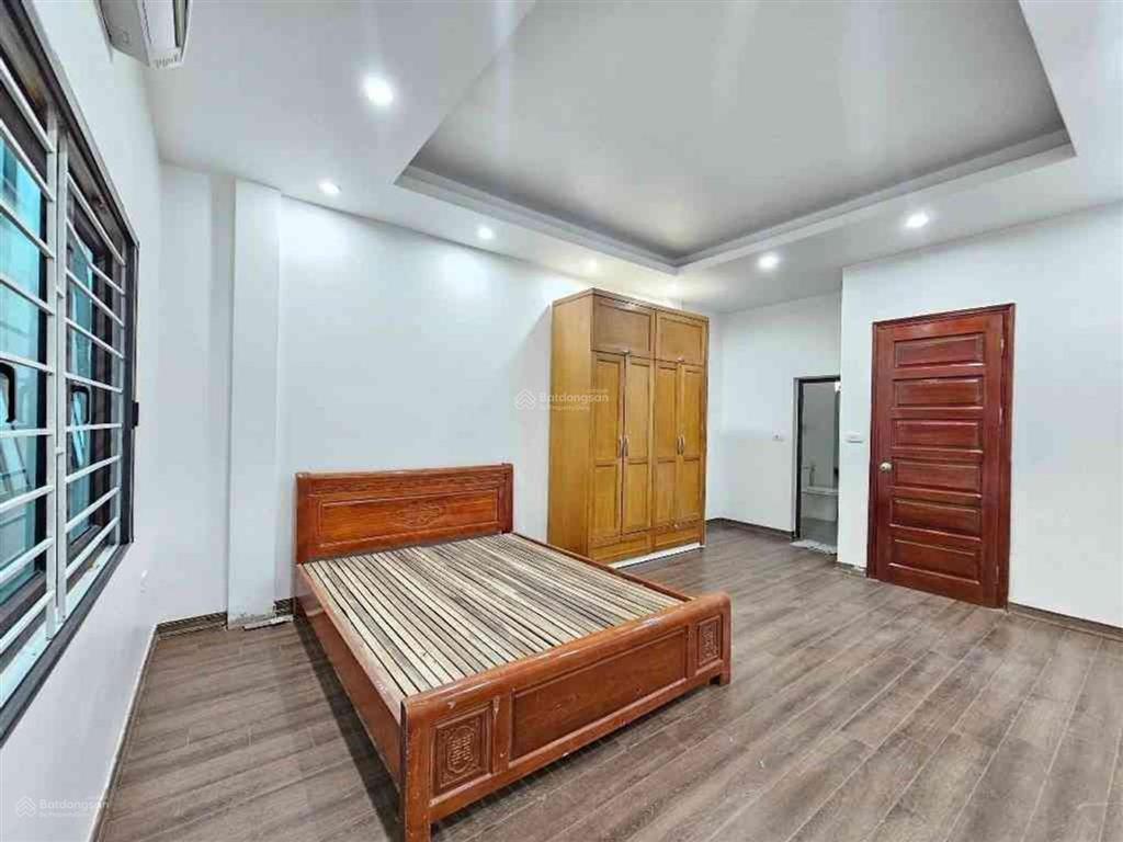 Nhà đẹp phố thạch bàn, long biên, 5 tầng, 34m, ô tô lùi cổng, nhỉnh 7 tỷ
