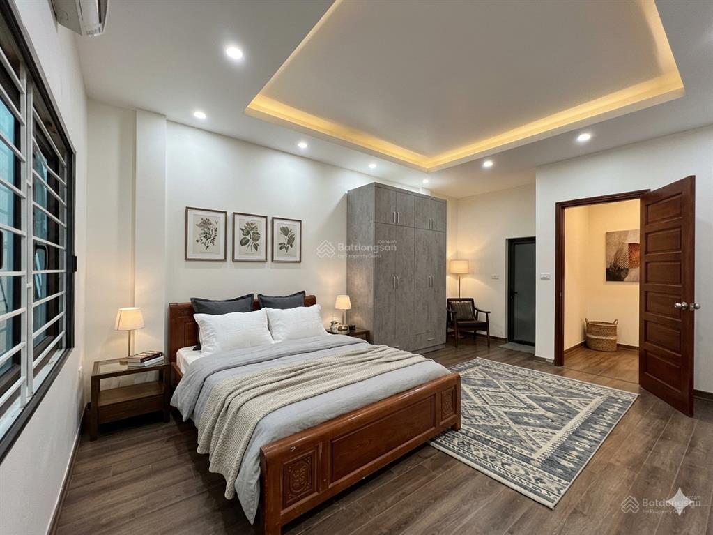 Nhà đẹp phố thạch bàn, long biên, 5 tầng, 34m, ô tô lùi cổng, nhỉnh 7 tỷ
