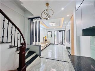 Bán nhanh nhà đẹp thạch bàn, long biên, 5 tầng, 31m, nhỉnh 6 tỷ