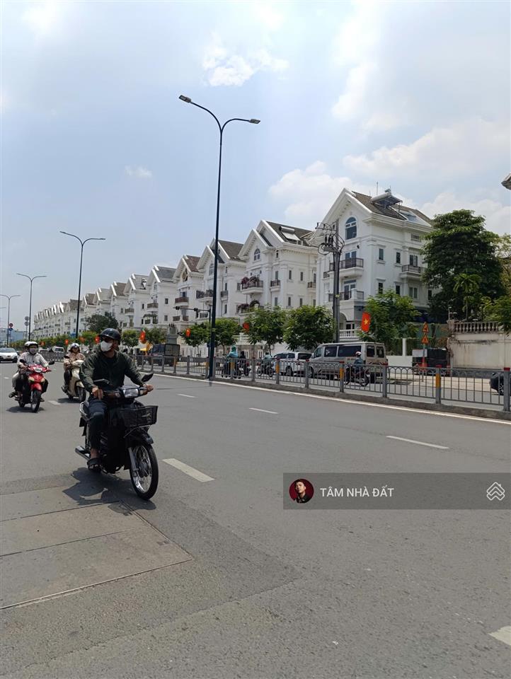 Căn hộ dịch vụ đường dương quảng hàm & đs 20 + gần chung cư hà kiều + 5 tầng (5,5x17m) có 10 phòng