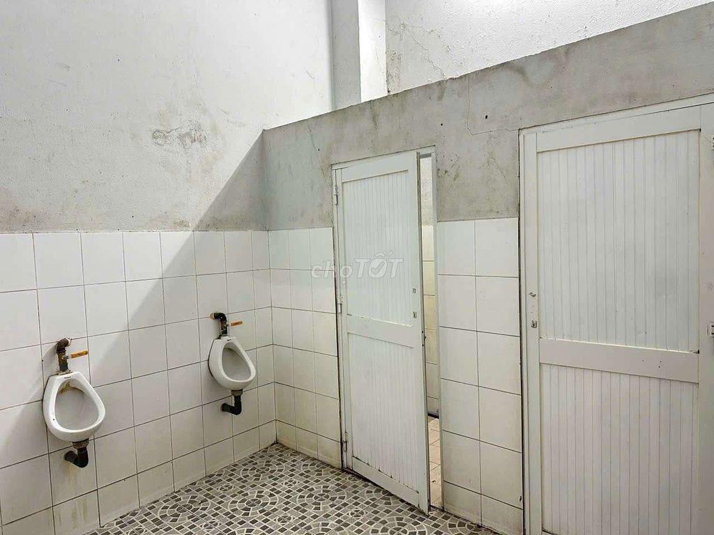 Cần Cho thuê xưởngTô ký HM.DT 15 x24 1 trệt 1Lầu. Sử dụng 660m. giá 42