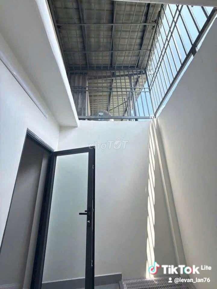 cần bán gấp nhà P ĐHT Gần khu an sương DT 4,5 x15 1 trệt 1 lầu 3PN 2WS
