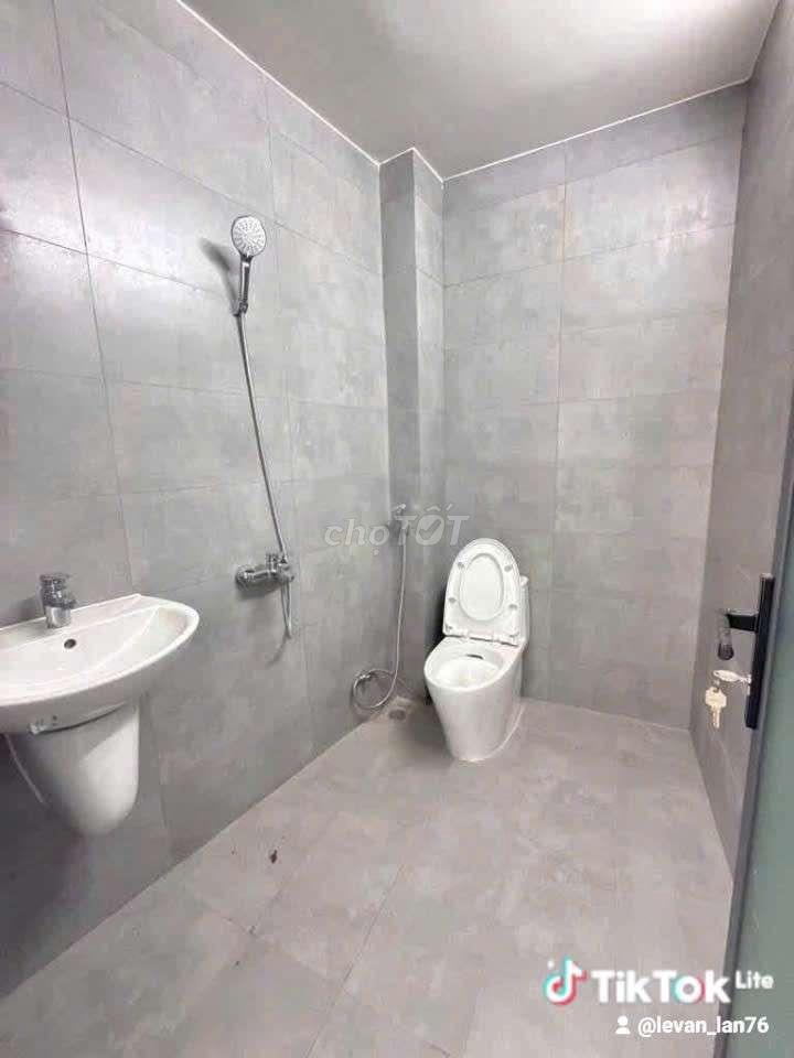 cần bán gấp nhà P ĐHT Gần khu an sương DT 4,5 x15 1 trệt 1 lầu 3PN 2WS
