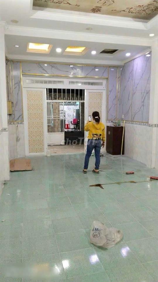 Cần bán gấp nhà cấp 4 .1 xẹt đường Phan Văn hớn DT 4 x19,6 hẻm xe hơi