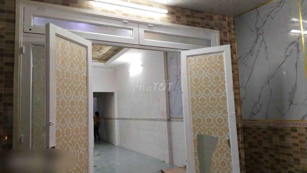 Cần bán gấp nhà cấp 4 .1 xẹt đường Phan Văn hớn DT 4 x19,6 hẻm xe hơi