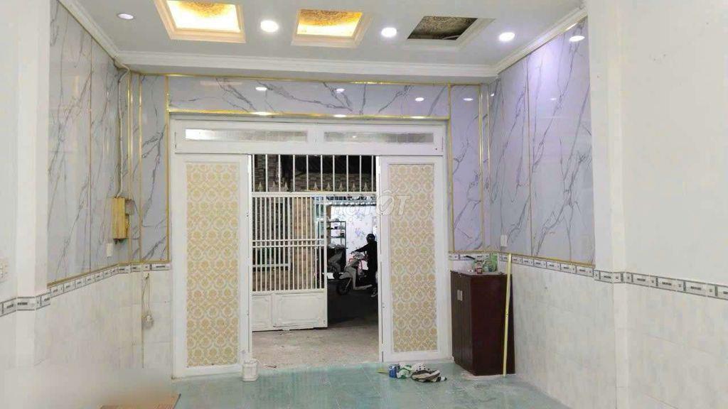 Cần bán gấp nhà cấp 4 .1 xẹt đường Phan Văn hớn DT 4 x19,6 hẻm xe hơi