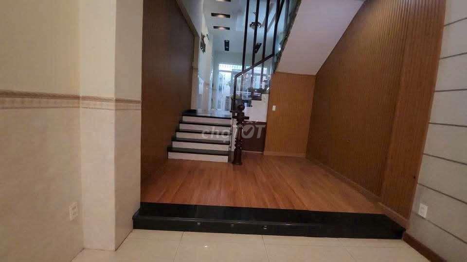 Cần cho thuê nhà PTTN  gần chợ Lạc Quan.DT 4 x28.1 trệt 3Lầu 5PN 5WS .