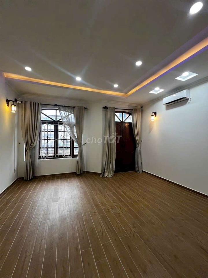Cần cho thuê nhà mặt tiền ĐHT 17 .DT 12 x18 1 trệt 1Lửng  2Lầu 7PN 7WS
